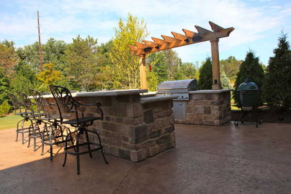 Outdoor Grilling and Bar Area